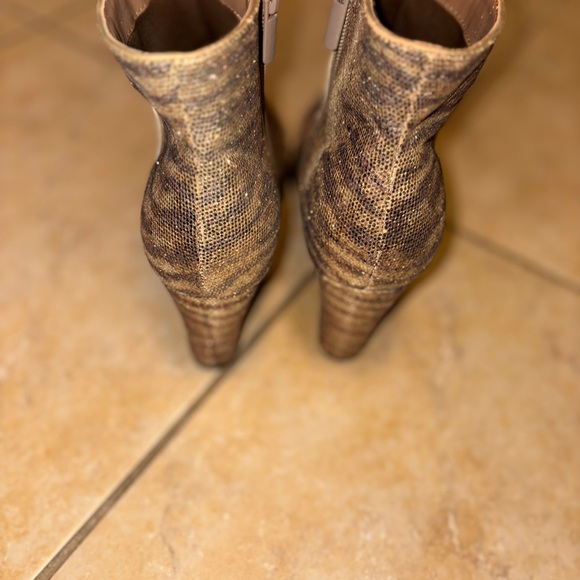 Gorgeous Sparkly Gold Boots with Light Tiger Print, Ladies 7.5 - Picture 4 of 8